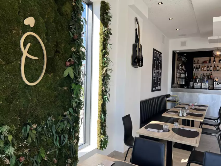 Situé à Yèbles, notre restaurant vous propose une cuisine authentique et créative, mêlant les traditions portugaises.