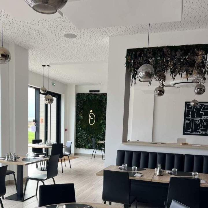 Restaurant avec terrasse en été Yèbles